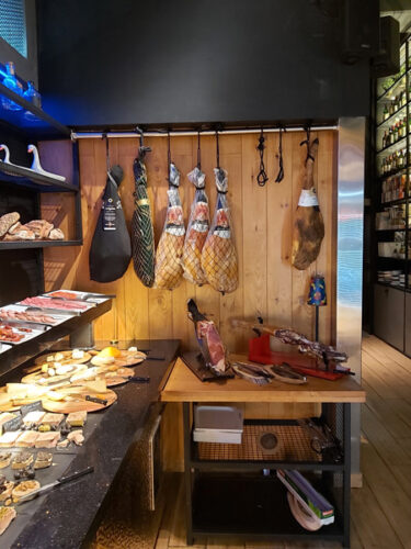 Photo du buffet de jarret et jambon espagnol