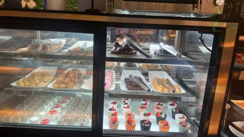 Buffet des desserts servis frais